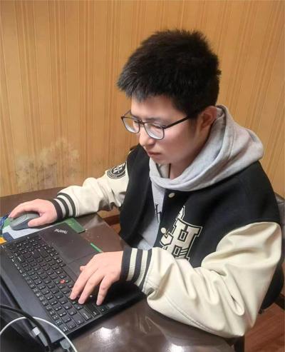 周佳佳
