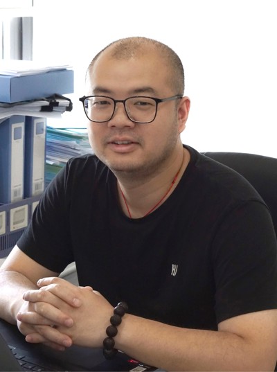 邹纬